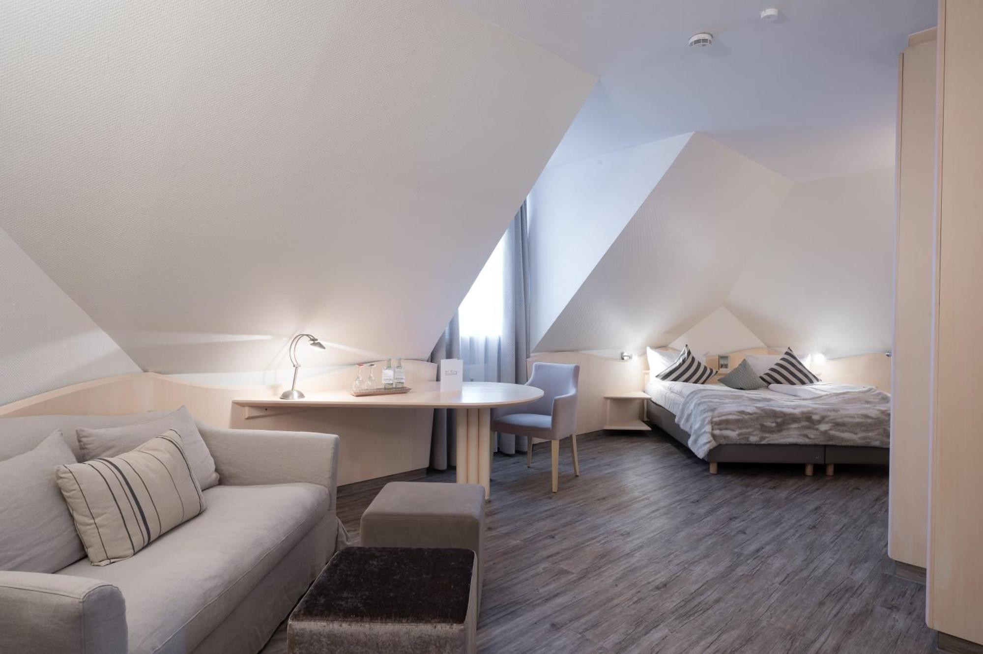 Landhotel 3Kronen Adelsdorf Екстериор снимка