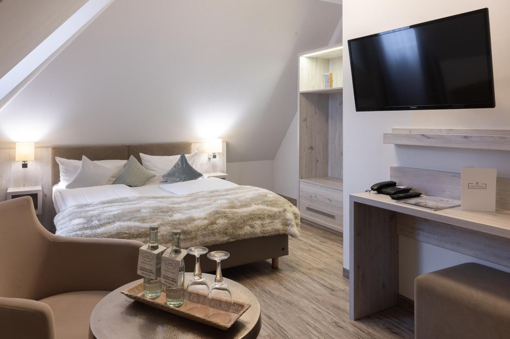 Landhotel 3Kronen Adelsdorf Екстериор снимка